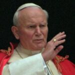 В Италии четвертый раз украли кровь Папы Римского