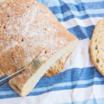 Хлеб с плесенью: выбросить или обрезать и съесть