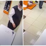 Любопытный мужчина засунул ножницы в розетку в магазине