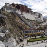 Подземный город гигантов под столицей Тибета с саркофагами «богов»