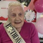 102-летняя пенсионерка назвала ключом к своему долголетию алкоголь