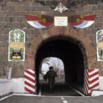 Что сделали армяне за отказ российского лейтенанта сдать им ценную аппаратуру и оружие