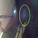 Камера засняла призрака на лестнице