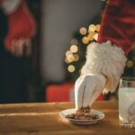 Полиция отправила на ДНК-тест надкусанное печенье, чтобы доказать существование Санта-Клауса