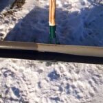 Лучшие варианты для уборки снега — легкие грабли