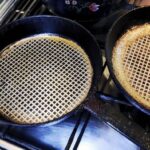 Что сделать, чтобы к алюминиевой или чугунной сковородке не пригорала