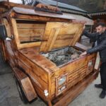 Житель Турции соорудил автомобиль из дерева