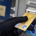 Какими способами мошенники похищают деньги с банковских карт
