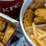 Китайские студенты нашли способ есть в KFC бесплатно — и сели на два года