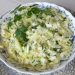 Салат из свежей капусты с яйцами и огурцами