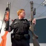 Почему американские полицейские так любят помповые ружья