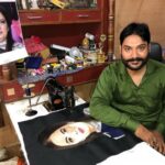 Индиец вышивает потрясающие картины на машинке