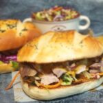 Сэндвич с запеченной свиной грудинкой — рецепт с фото пошагово