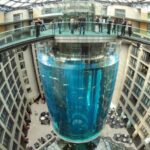 В Берлине лопнул гигантский 16-метровый аквариум