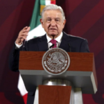 Президент Мексики утверждает, что у него есть фото волшебного эльфа. Но ему не верят