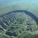Самый крупный в мире кратер вечной мерзлоты уже хорошо виден из космоса