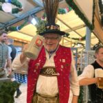 80-летний ветеран Октоберфеста рассказал, что выпивает 7-8 литров пива в день