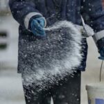 Почему соль заставляет снег таять